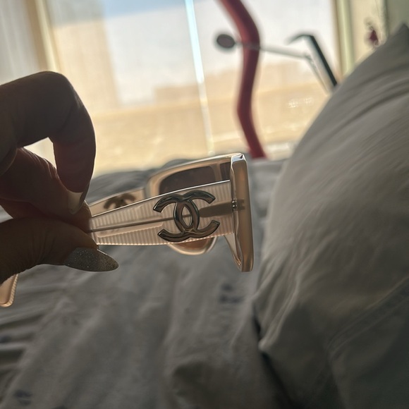 Chanel shield sunglasses - Picture 4 of 8